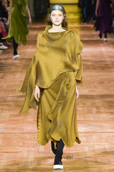 Look 46